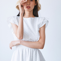 夏の定番《ホワイトドレス》今年らしさを作る3つの方法。