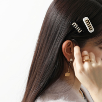 モードかわいい!MiuMiuの「ヘアピン・ヘアクリップ」ヘアアクセサリー大特集♡-年齢層・人気商品を総覧!
