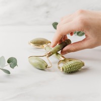 【本当にリサイクル素材!?】廃棄物から生まれ変わった、美しすぎる“美容グッズ・コスメ・香水” 4選