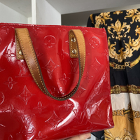 【愛用品紹介】私が8年間愛用している手放せないバッグLouis Vuitton(ルイヴィトン)のヴェルニリード