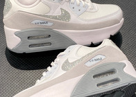 【レディース】おしゃれな「厚底スニーカー」人気ブランドランキング13選!コーデ術やキレイめ&白・黒モデルも一気見せ!