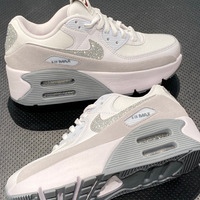 【レディース】おしゃれな「厚底スニーカー」人気ブランドランキングTOP10!コーデ術やキレイめ&白・黒モデルも一気見せ!