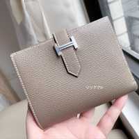 ブランド・ロゴが目立たないお財布を総まとめ!上品で大人めな二つ折り、長財布をご紹介