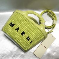 ふたつ目に狙うべきは、ライバルと差がつく【カラーのカゴバッグ】