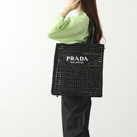 【次に流行るのはPRADAって知ってた?】ボーナスで欲しい!!あなたはどのバッグにする?