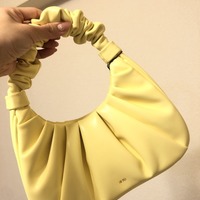 お洒落に見える、No.1(ナンバーワン)バッグはこれに決まり!! ハーフムーンバッグを徹底調査♡