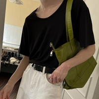 「黒Tシャツ」のおしゃれなメンズコーデ術・黒Tシャツに合うズボンを徹底解説!-人気ブランドからお手入れ方法まで網羅!