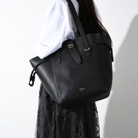 さりげないから使いやすい!《シンプルロゴ》のブランドバッグを相棒に指名♡