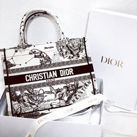 セレブリティな「ブランド女子」が支持♡上品レディに魅せるアイテム9選