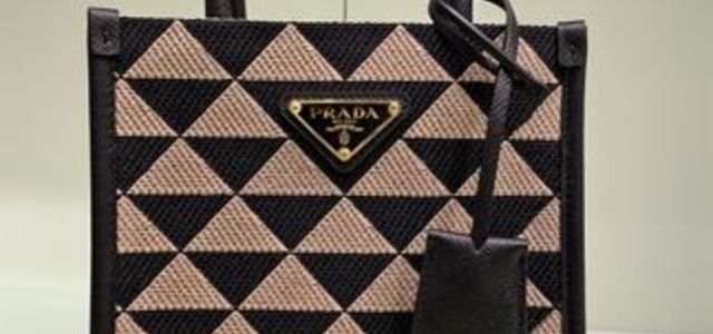 オシャレ女子を夢中にさせる♡『Prada(プラダ)』の【シンボルバッグ
