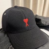 ユニセックスで使える「AMI PARIS(アミ パリス)」のキャップが可愛いと話題