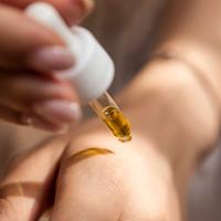 枯渇肌も生き返る。カカイの実から生まれた奇跡のフェイシャルオイルとは?【OILIXIA(オイリキシア)】