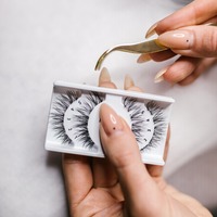 マスク生活で人気再燃?ゴージャスな眼差しを軽やかに叶える「つけまつ毛」3選