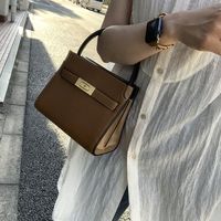きちんと上品なスクエアハンドバッグ♡ブランド8選【予算1万~10万円前後】
