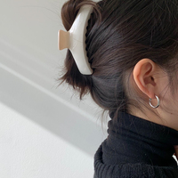 【職場仕事の綺麗なお姉さんに!】バンスクリップ ・ヘアクリップの付け方・まとめ髪の作り方