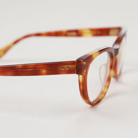 ファッション感度の高い人は「脱・黒縁メガネ」! カラーフレームで演出するおしゃれな顔まわり