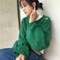 海外インスタグラマーから学ぶ。派手色ニット着こなし術!