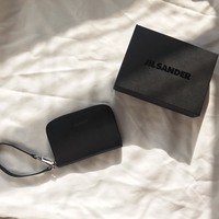 バッグ感覚で持てる♪手首ストラップ付き「ミニ財布・コインケース」が流行する兆し!