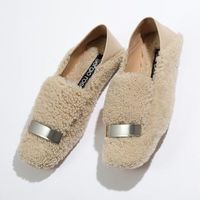 足元も秋冬っぽく!「ふわもこ・異素材」シューズ今季の狙い目は!?