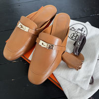 「ローファー」でもかかとが踏める、かかとなしローファーはどう履くのが正解?