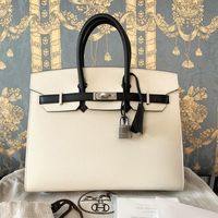 「カッチリ台形派」 vs 「まるっこい曲線派」あなたの今欲しいハンドバッグはどっち?