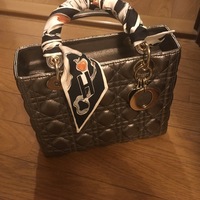 【汚れもつきにくい】ハンドルにスカーフを巻きつけてより華やかに♡Lady DIORバッグ簡単アレンジ5選