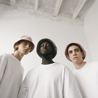 気取らないお出かけにも。ひとつは持っておきたいバケットハットのすすめ。