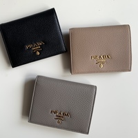 ミニマルな私が「二つ折り財布」にこだわる理由。人気レディースブランドを総まとめ!