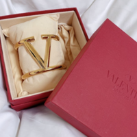【SH特売部】主役級の華やぎ♡VALENTINO(ヴァレンティノ)のアクセサリーが最大61%OFFに!!