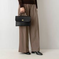 大人女子の冬コーデにはちょいレトロな「クラシカルバッグ」が欠かせない!【ブランド7選】