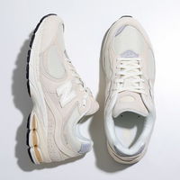 見た目以上にハイスペック!?お洒落女子が履きこなすNew Balance(ニューバランス)の人気モデル【2002】