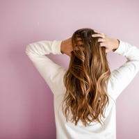 ケラチン不足が髪の大敵!? 抜け毛に悩む女性も必見。大人女子なら、理にかなったヘアケアを!
