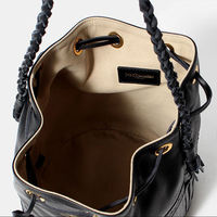 物の取り出しやすさが神!デイリーバッグは開け口が広い「バケットバッグ」一択 | おすすめブランド10選