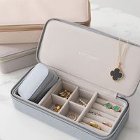 バッグに入れて旅行やお出かけ♡コンパクトなジュエリーケースを持ち歩こう!