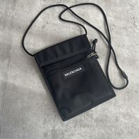 「サコッシュ」とは?-ポシェットとの違いやおしゃれな人気ブランドも総まとめ!