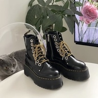 海外女子も夢中!Dr.Martens(ドクターマーチン)のサンダル・ブーツ・ローファー【人気9モデル紹介】