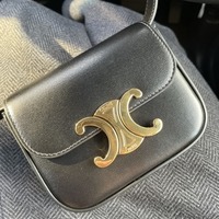 パリジェンヌが"リアル"に持ってるバッグ調査👓