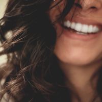 自信を持って笑って♡今すぐ見直したい「きれいな歯+息」を叶える習慣