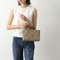 【特売部】『BOTTEGA VENETA(ボッテガヴェネタ)』のイントレチャートが今セールでお買い得