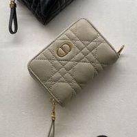 上品なお財布は「ニュアンスカラー」を選べば間違いない♡