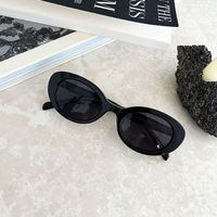 今すぐマスター!!海外おしゃれさんのように【サングラス】を着けこなすコツ