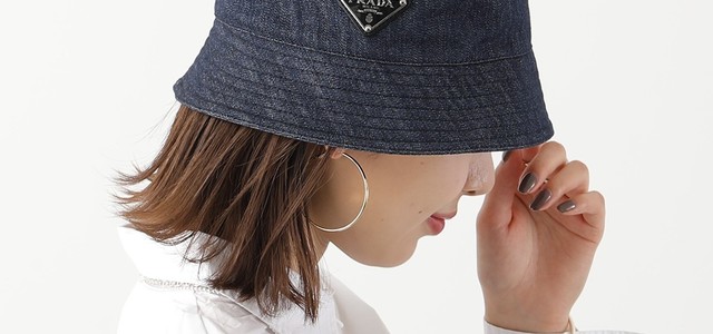 PRADA バケットハット 青とベージュストライプ 夏ぴったりのラフィア素材も!】大人女子も着用しやすいシンプル