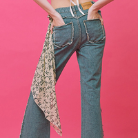 【髪の毛に、ベルトに、首に。】スカーフの着こなし方を身につければお洒落上級者に。