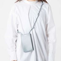 【手ぶら派必見】ママに人気の「スマホショルダー」徹底調査! -デザイン別におすすめアイテムをご紹介-