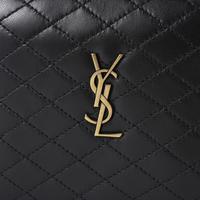 【サンローランも】Youtube動画が話題♡BLACKPINK(ブラックピンク)ROSEのバッグの中身をご紹介!