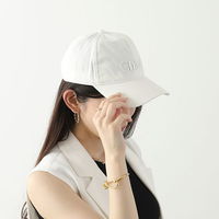 【トレンドコーデを先取り】“大人ガーリー×キャップ”が相性抜群!-おしゃれなコーデ術をご紹介-