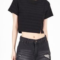 オトナ可愛い【クロップド丈Tシャツ】の着こなしは、オシャレな海外女子に学ぶべし♡