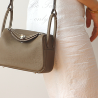 ころんとしたエルメスの「リンディミニ」バッグの魅力とは?