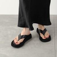 ハイブランドの今どきサンダルは‟ちょいメンズライク”!