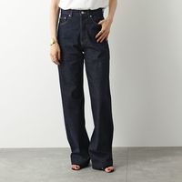 人気の【バギーデニム】を頑張りすぎずに履きこなすには?
